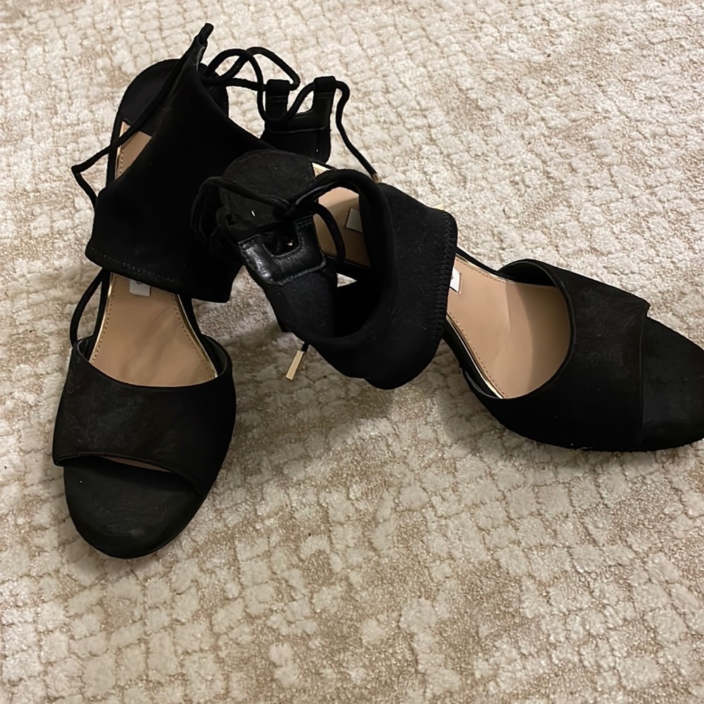 Diane Von Furstenberg Black Suede Pumps